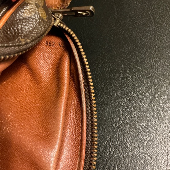 Authentic Louis Vuitton Saint Germain Vintage Monogram Crossbody - Picture 7 of 9